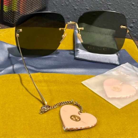 GUCCI Sunglasses with Dangle Hearts & Ltd Edition Case GUCCI Luxury Sunnies NWT - Picture 7 of 16